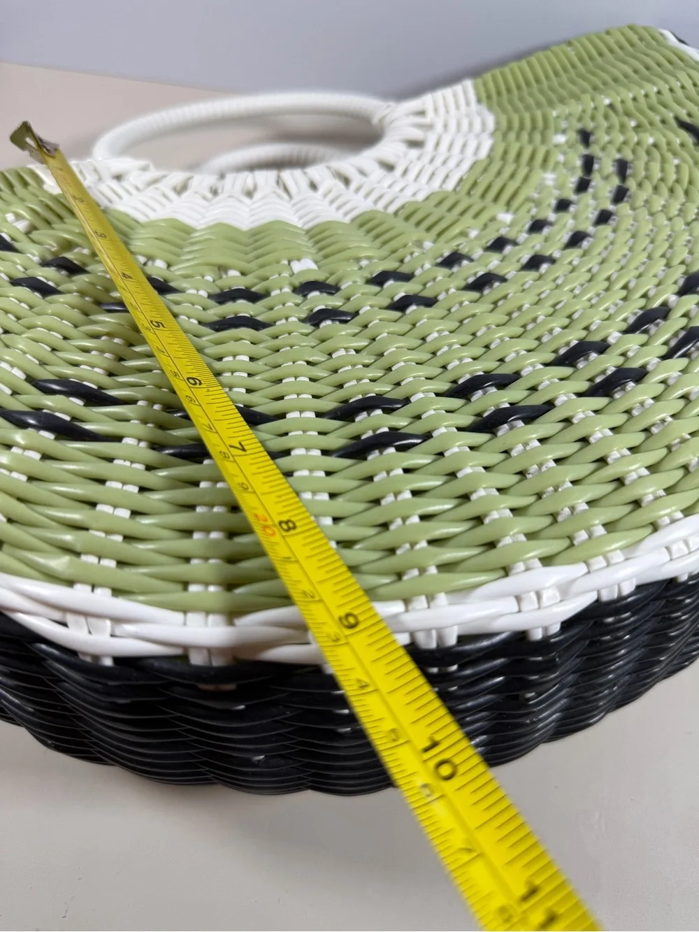Kiwi Woven Tote in White and Green